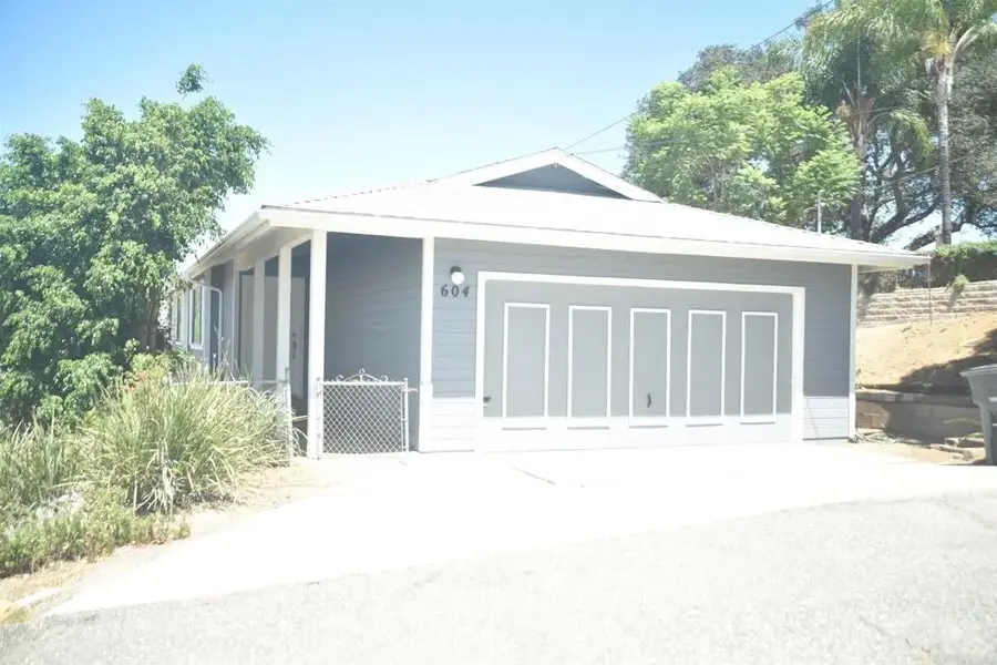 604 Porter Street, Fallbrook, CA 92028 - #3