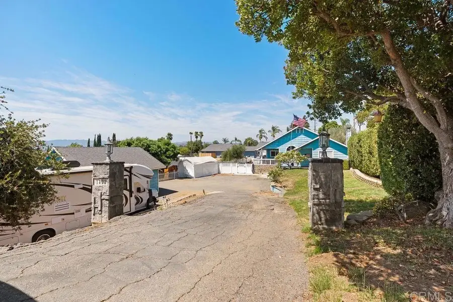 1422 E Fallbrook Street, Fallbrook, CA 92028 - #2