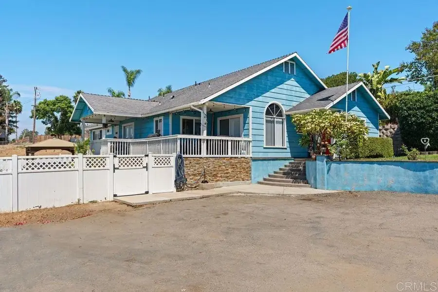 1422 E Fallbrook Street, Fallbrook, CA 92028 - #3