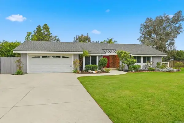745 Blackhawk Cir, Vista, CA 92081