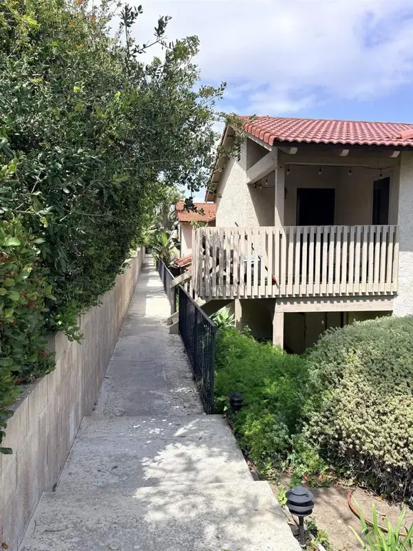 2352 Altisma Way #9, Carlsbad, CA 92009