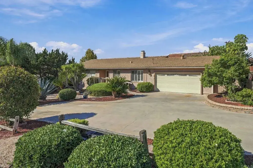 817 Crescent Drive, Vista, CA 92084 - #1