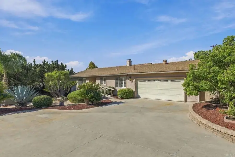 817 Crescent Drive, Vista, CA 92084 - #2