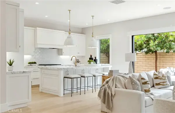 387 La Perle Place, Costa Mesa, CA 92627