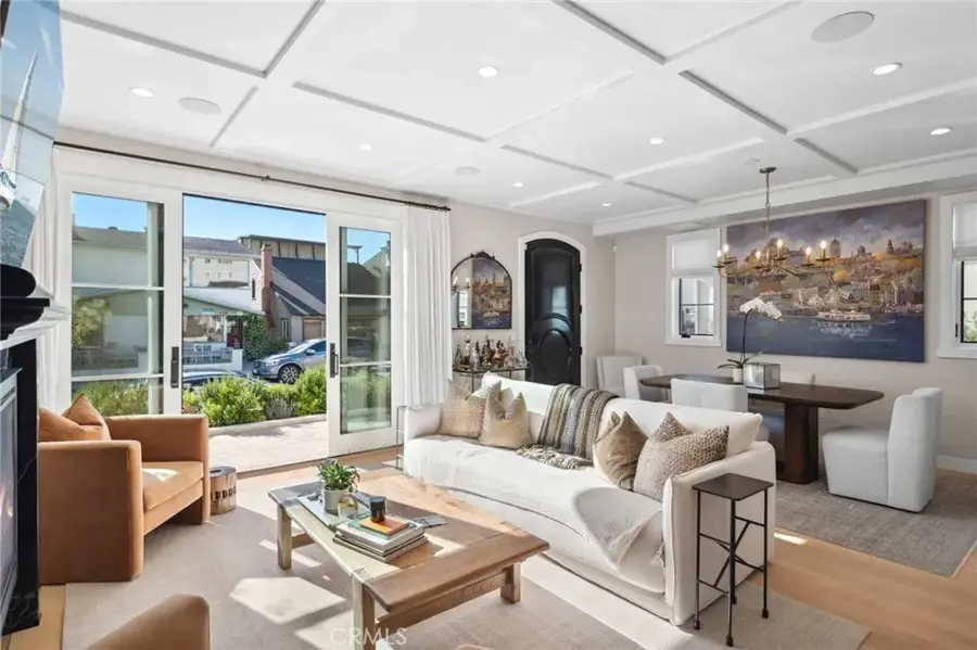 318 Coronado Street, Newport Beach, CA 92661 - Image #2