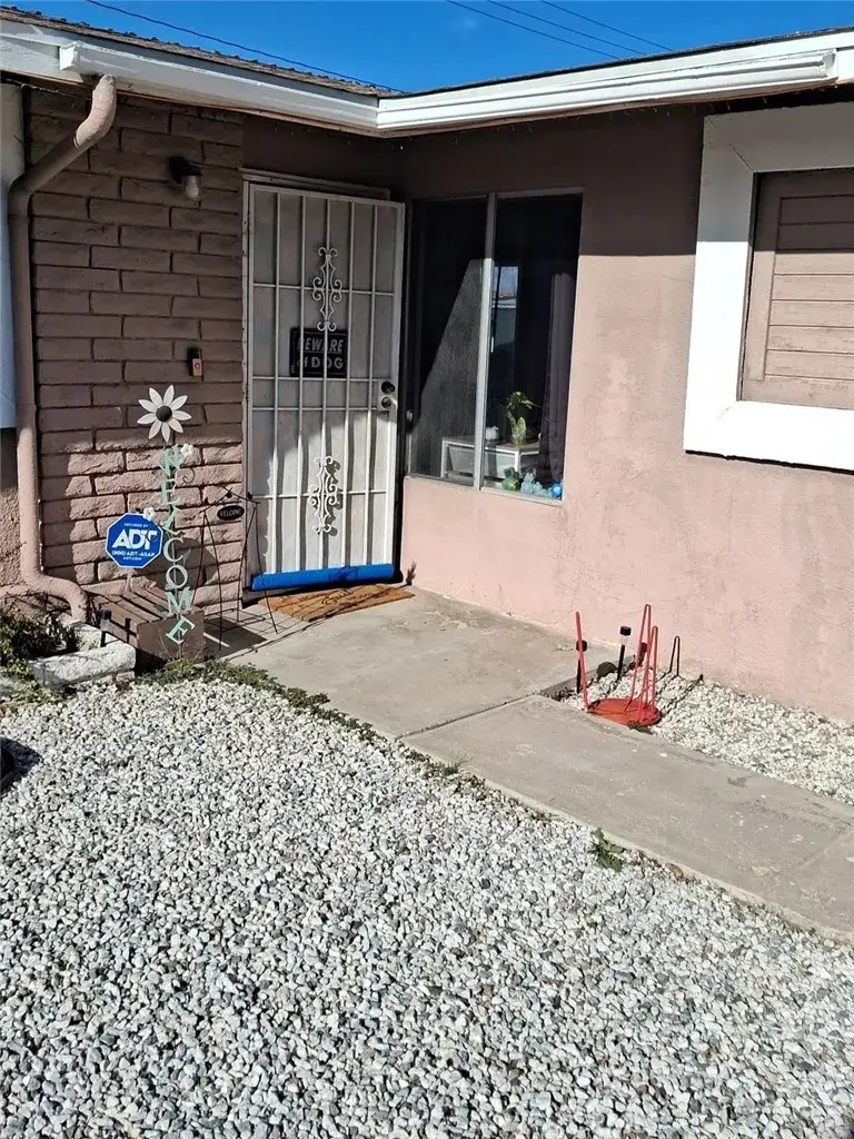 15847 Fresno, Victorville, CA 92395 - #1