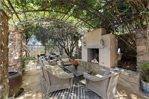 41 Climbing Vine, Irvine, CA 92603