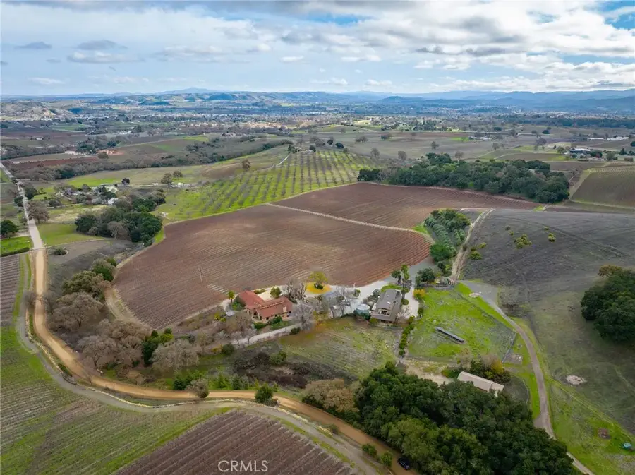 2135 Live Oak Rd, Paso Robles, CA 93446 - Image #2