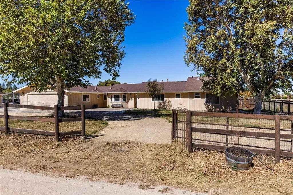 5955 Whispering Oaks Way, Paso Robles, CA 93446 - #1