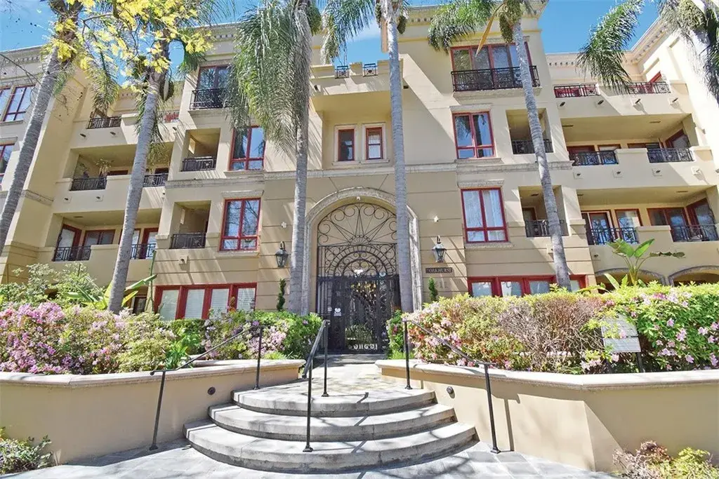 411 N Oakhurst Drive #102, Beverly Hills, CA 90210 - Image #1