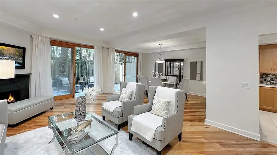 411 N Oakhurst Drive #102, Beverly Hills, CA 90210 - Image #2