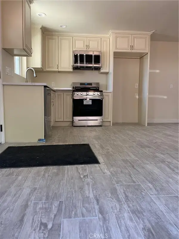 1727 W Santa Ana Boulevard, Santa Ana, CA 92703