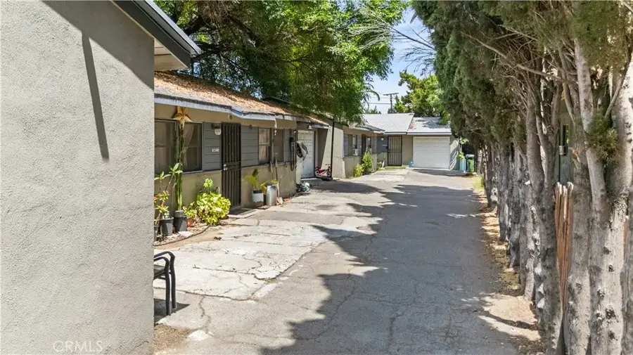 6240 Hazeltine Avenue, Van Nuys, CA 91401 - Image #3