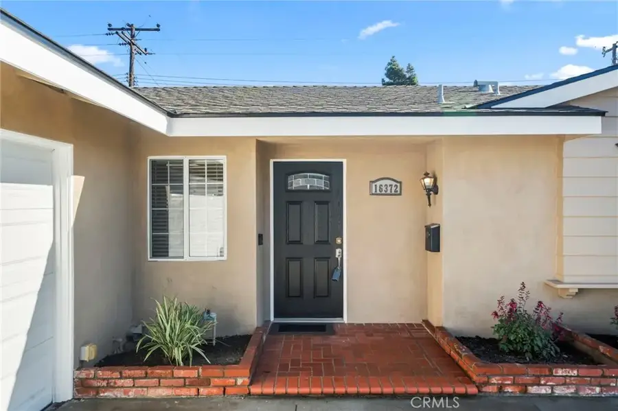 16372 Birdie Lane, Huntington Beach, CA 92649 - Image #2