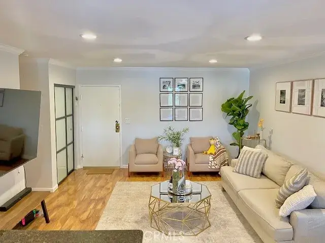 18530 Hatteras Street #309, Tarzana, CA 91356 - Image #2