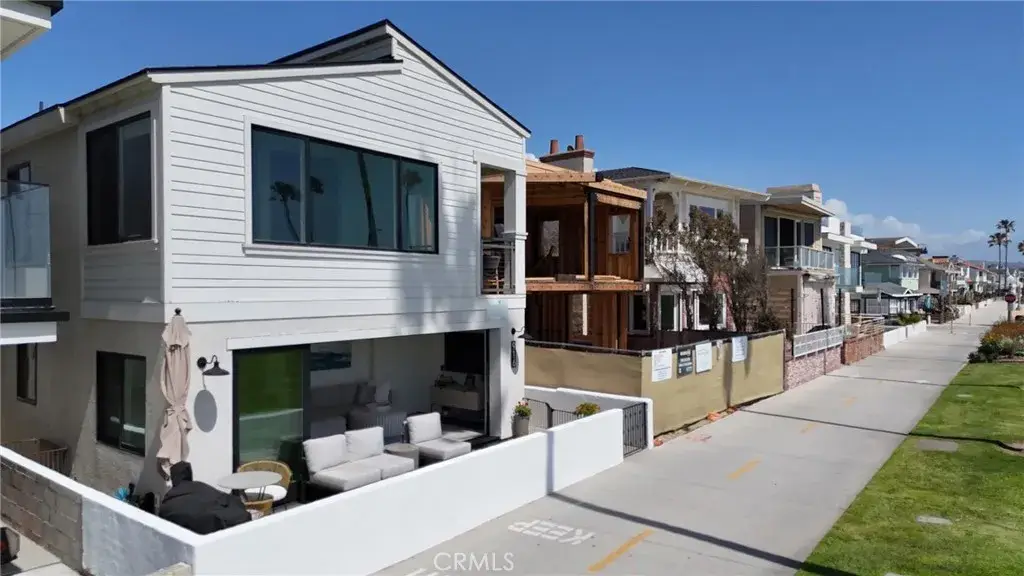 916 E Oceanfront, Newport Beach, CA 92661 - Image #1