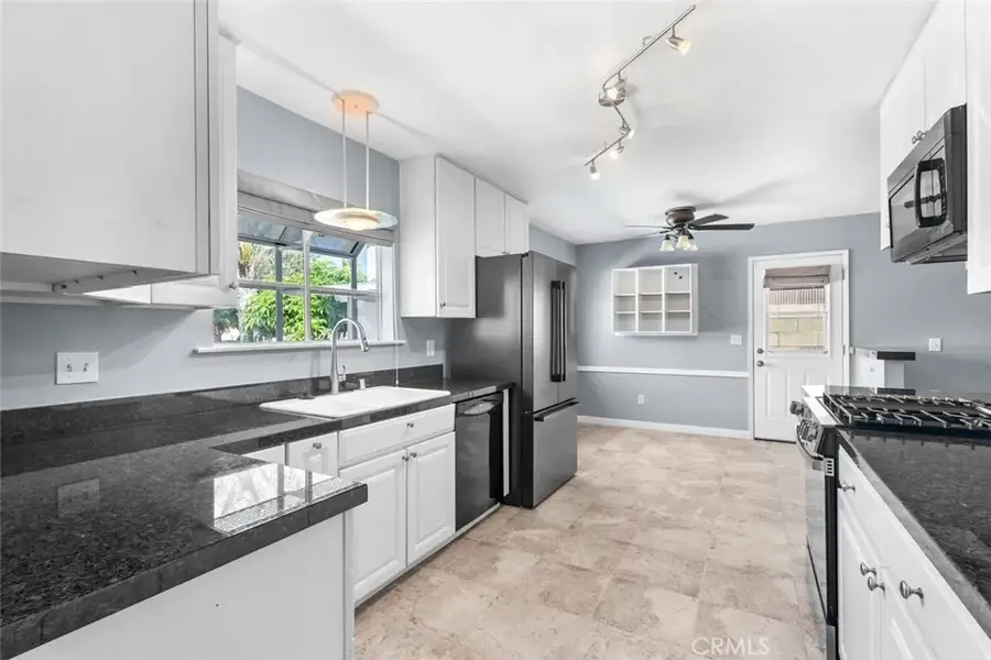 15072 Sussex Circle, Huntington Beach, CA 92647 - Image #3