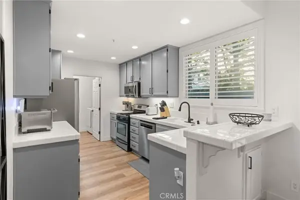 19172 Holly Lane #D, Huntington Beach, CA 92648