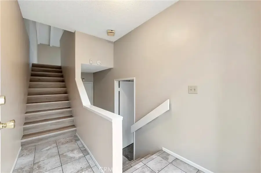 2670 W Segerstrom #f, Santa Ana, CA 92704 - Image #2