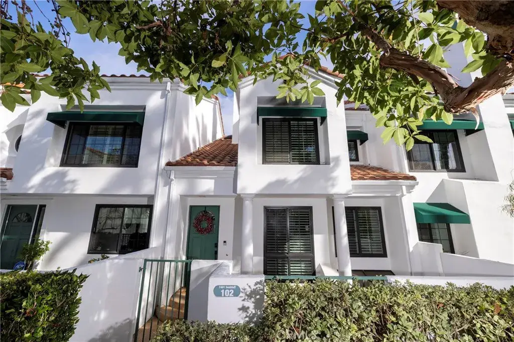 7401 Seabluff #102, Huntington Beach, CA 92648 - Image #1