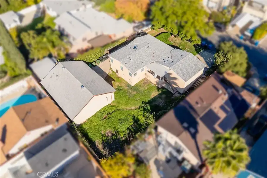 10833 Mcvine Ave Avenue, Sunland, CA 91040 - Image #2