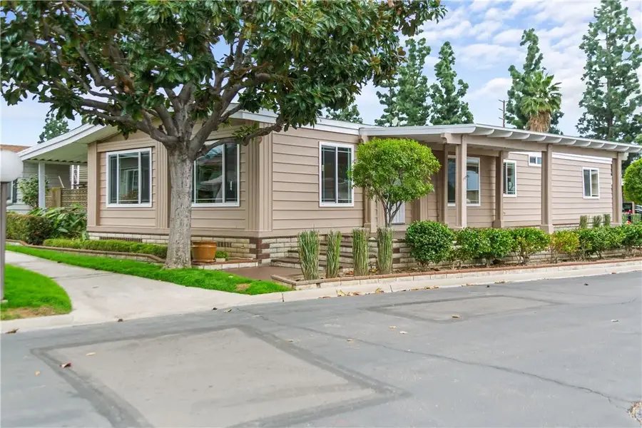 215 Lakepark, Placentia, CA 92870 - Image #2