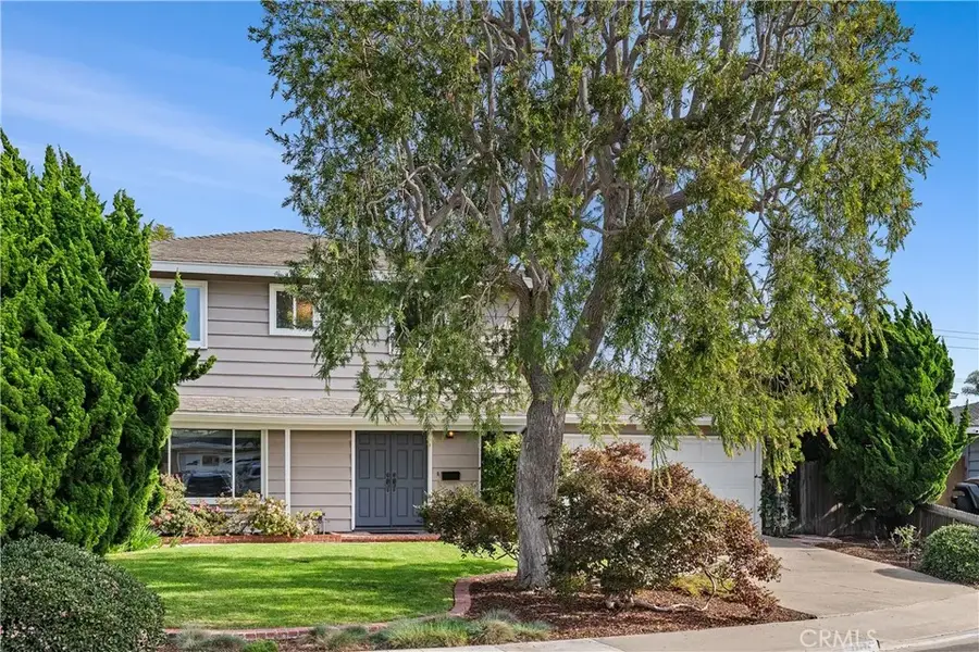 17942 Caledonia Circle, Huntington Beach, CA 92647 - Image #2