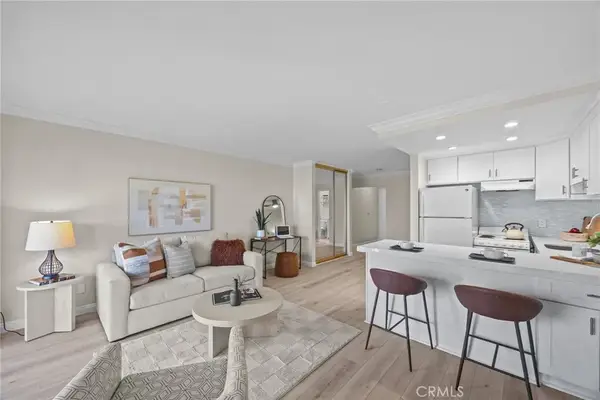 101 Scholz Plaza #PH19, Newport Beach, CA 92663