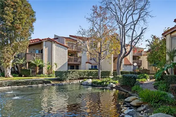 4831 Lago #302, Huntington Beach, CA 92649