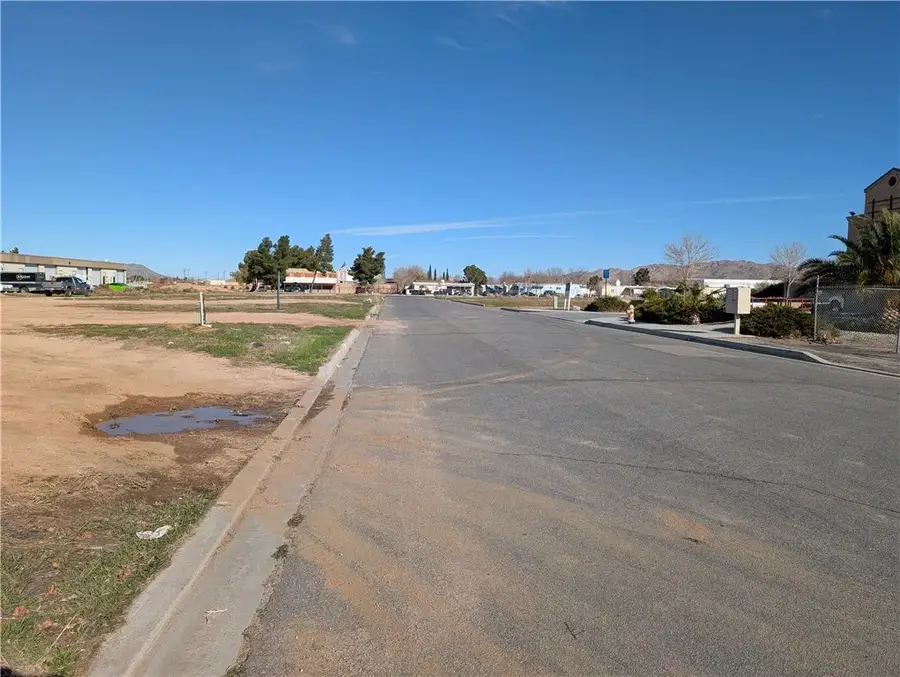 39124 Malaki, Apple Valley, CA 92308 - Image #2