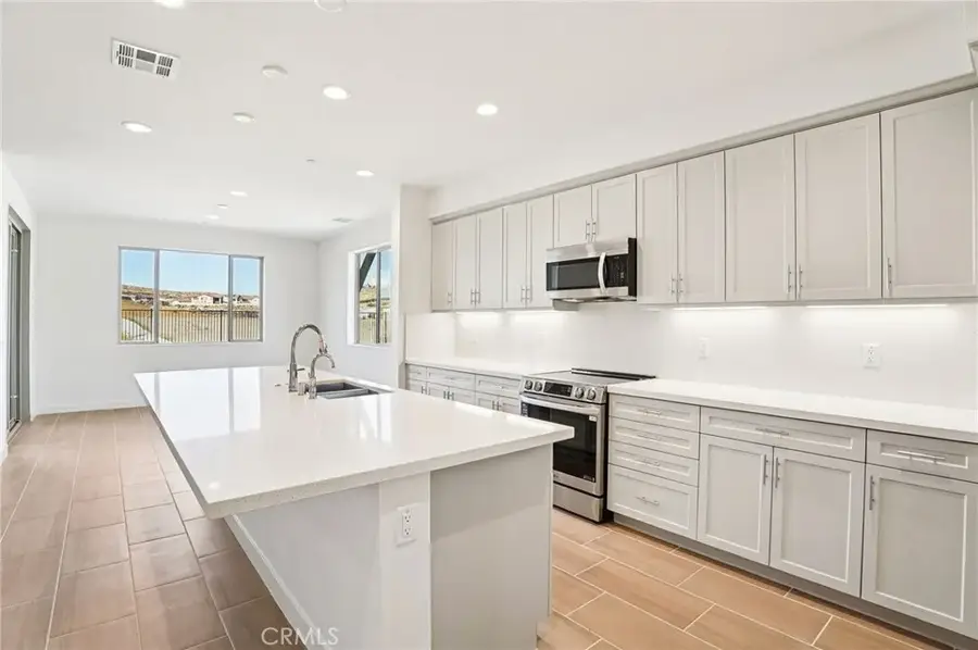 4033 Saddle Drive, Palmdale, CA 93551 - Image #2