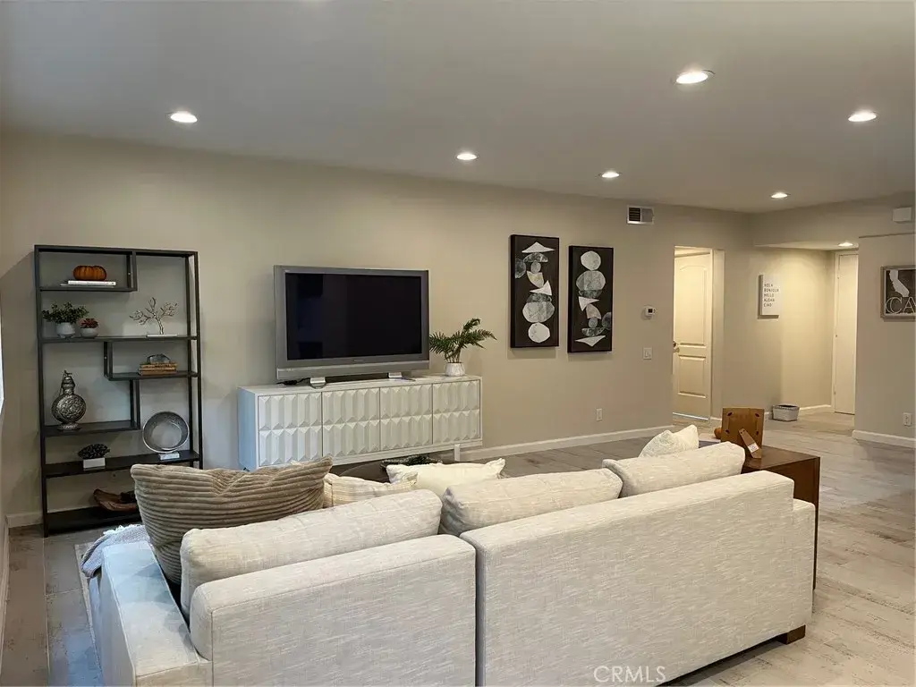 1025 N Kings Rd #105, West Hollywood, CA 90069 - Image #1