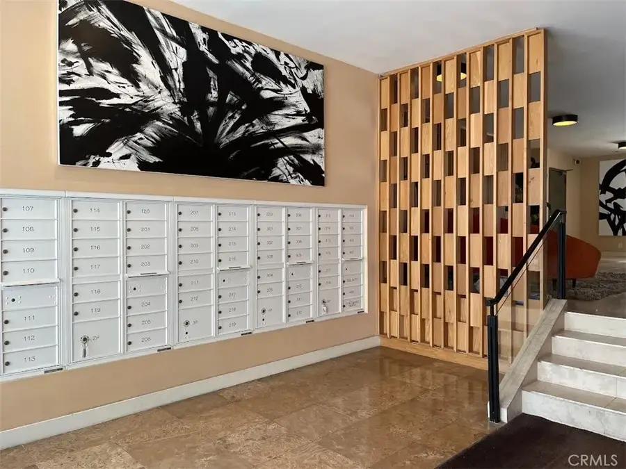 1025 N Kings Rd #105, West Hollywood, CA 90069 - Image #3