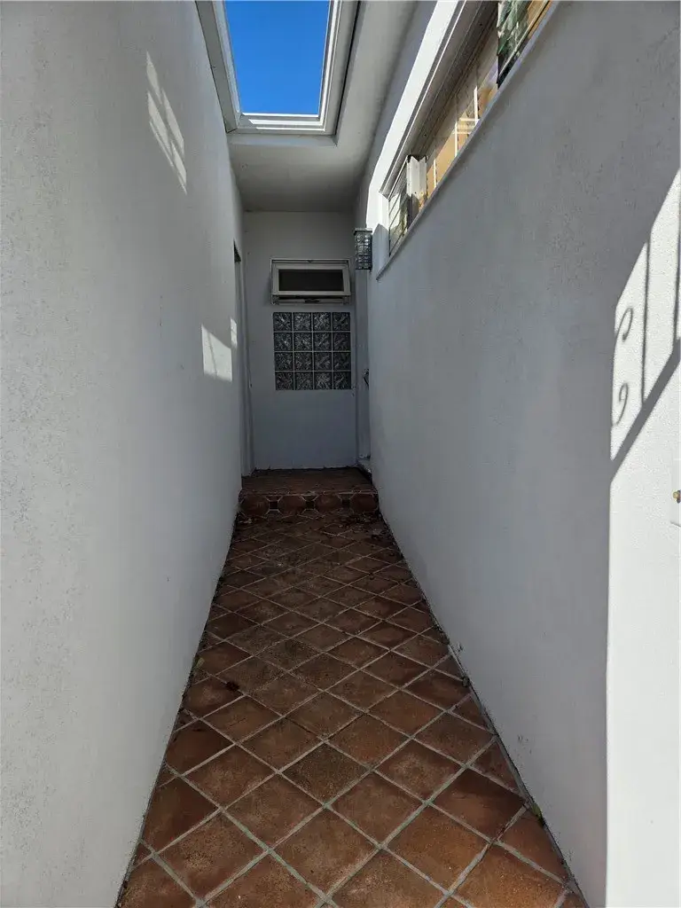 2211 Ridgemont, Los Angeles, CA 90046 - #3