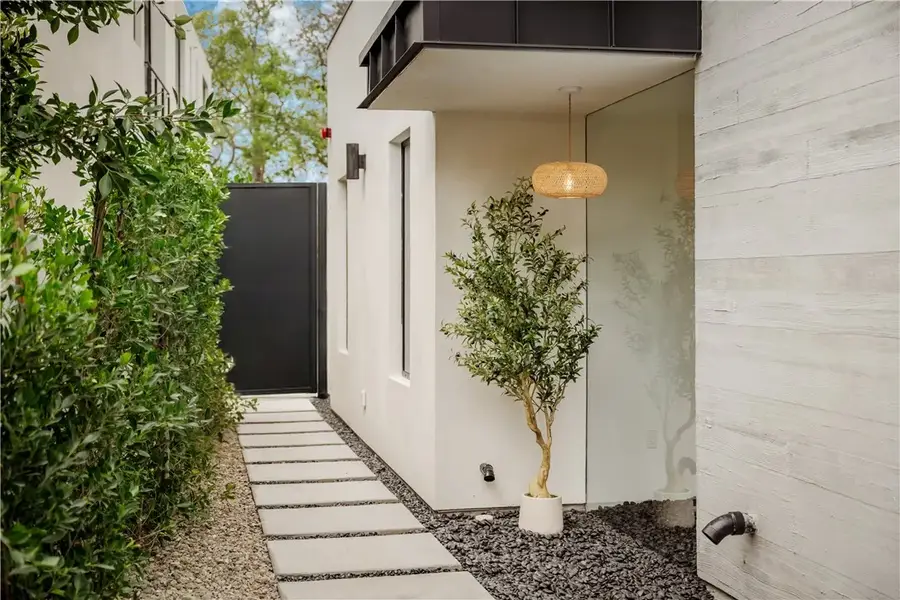 8904 Hubbard St, Culver City, CA 90232 - #2