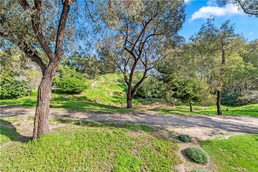 2074 Meadow View Lane, Costa Mesa, CA 92627 - Image #2