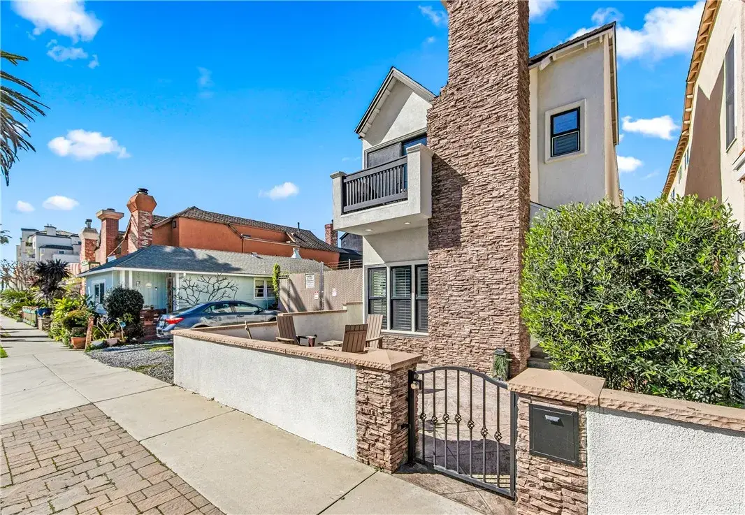 219 2nd Street, Huntington Beach, CA 92648 - #1