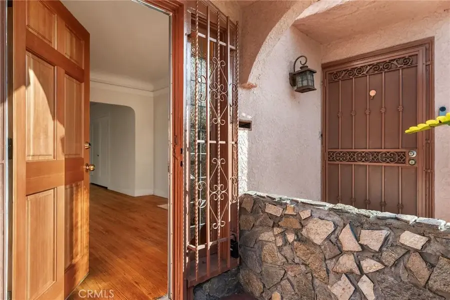 2640 S Bronson, Los Angeles, CA 90018 - #2