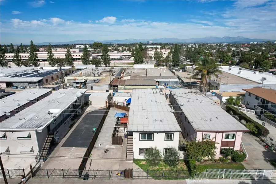 1917 W Myrtle, Santa Ana, CA 92703 - #2