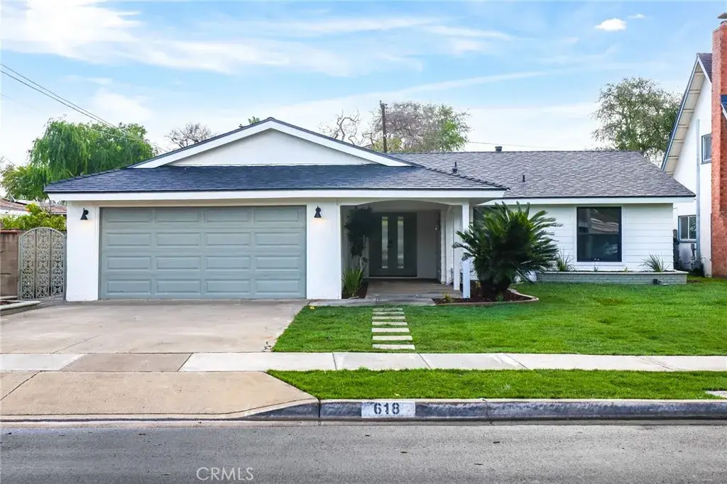 618 N Lincoln Avenue, Fullerton, CA 92831 - #1