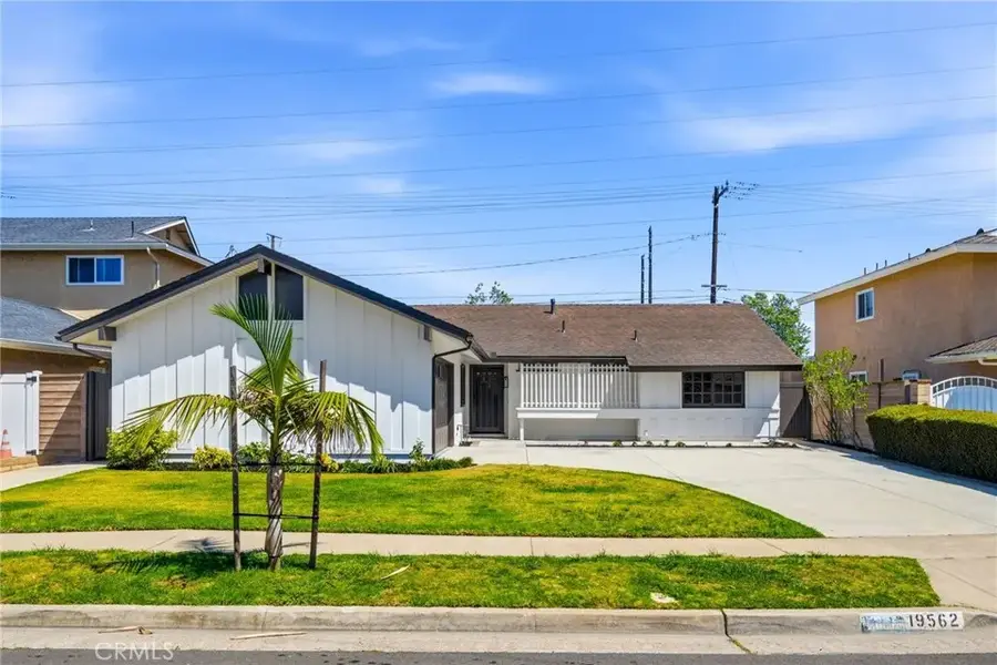 19562 Aragon Circle, Huntington Beach, CA 92646 - #3