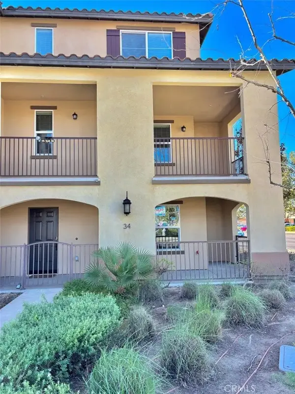 120 S Pacific Ave #34, Santa Ana, CA 92703