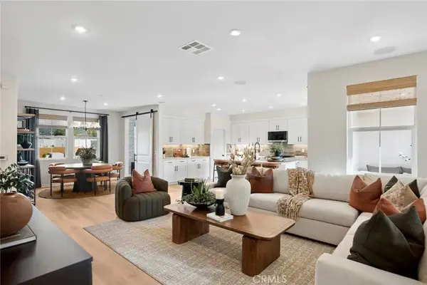 727 E. Route 66, Glendora, CA 91740