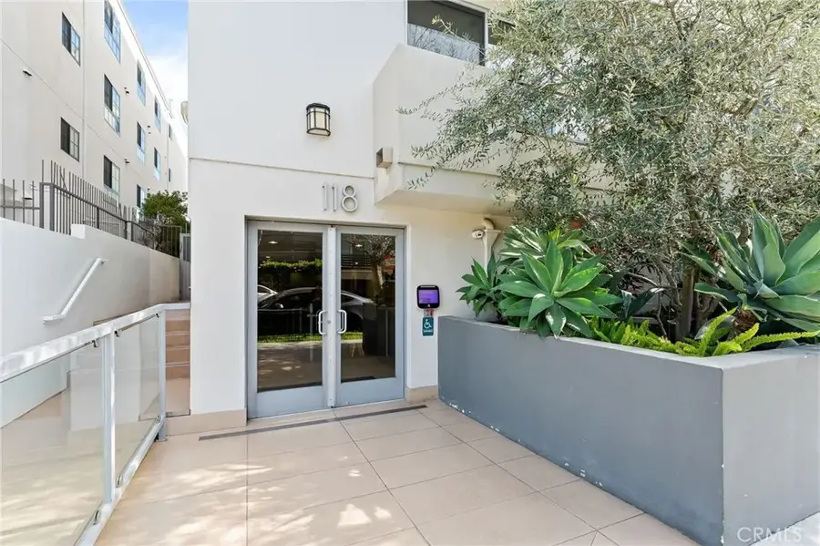 118 N Kings Rd #201, Los Angeles, CA 90048 - #3