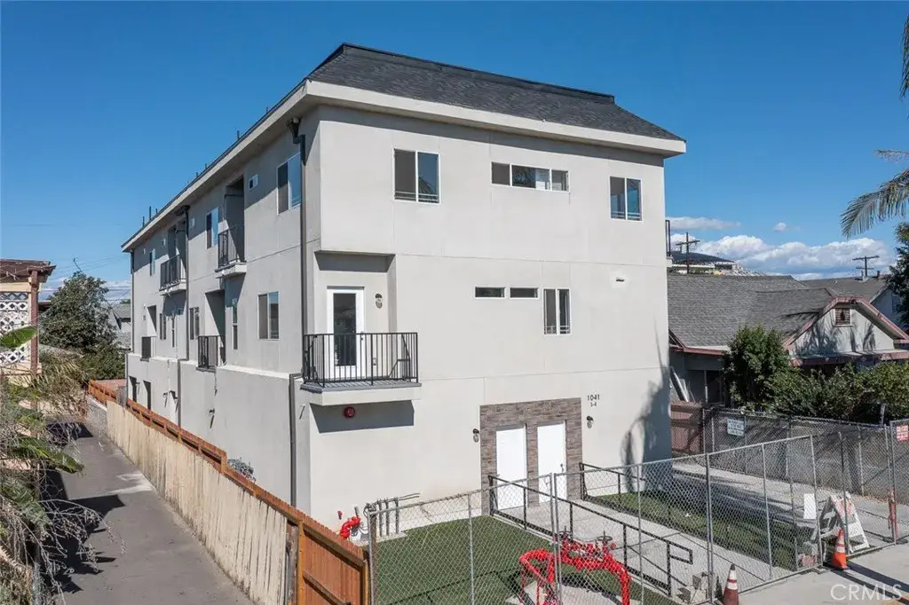 1041 W Leighton Avenue, Los Angeles, CA 90037 - #1