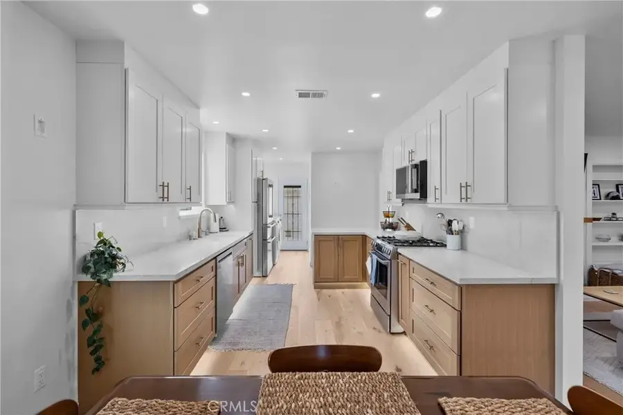 1006 E Ridgewood St, Long Beach, CA 90807 - #3