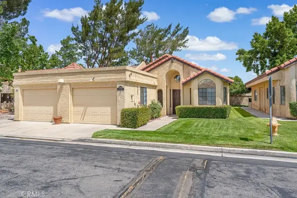 19064 Elm Dr, Apple Valley, CA 92308