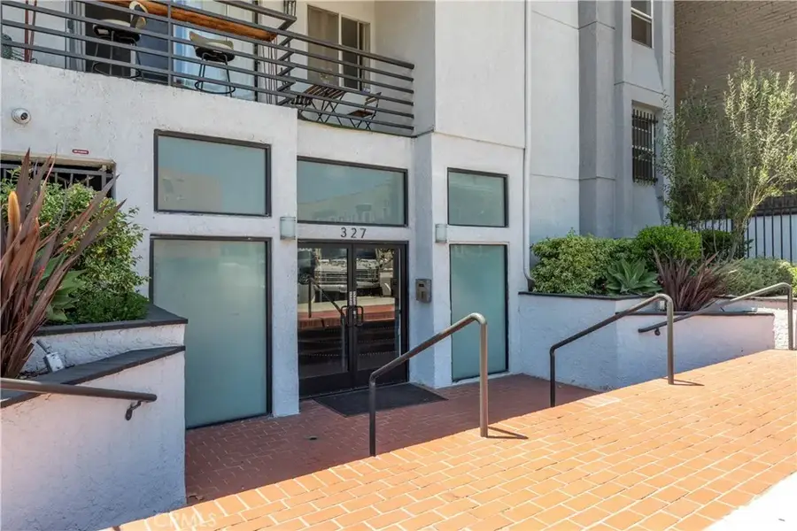 327 Chestnut Avenue #201, Long Beach, CA 90802 - #2