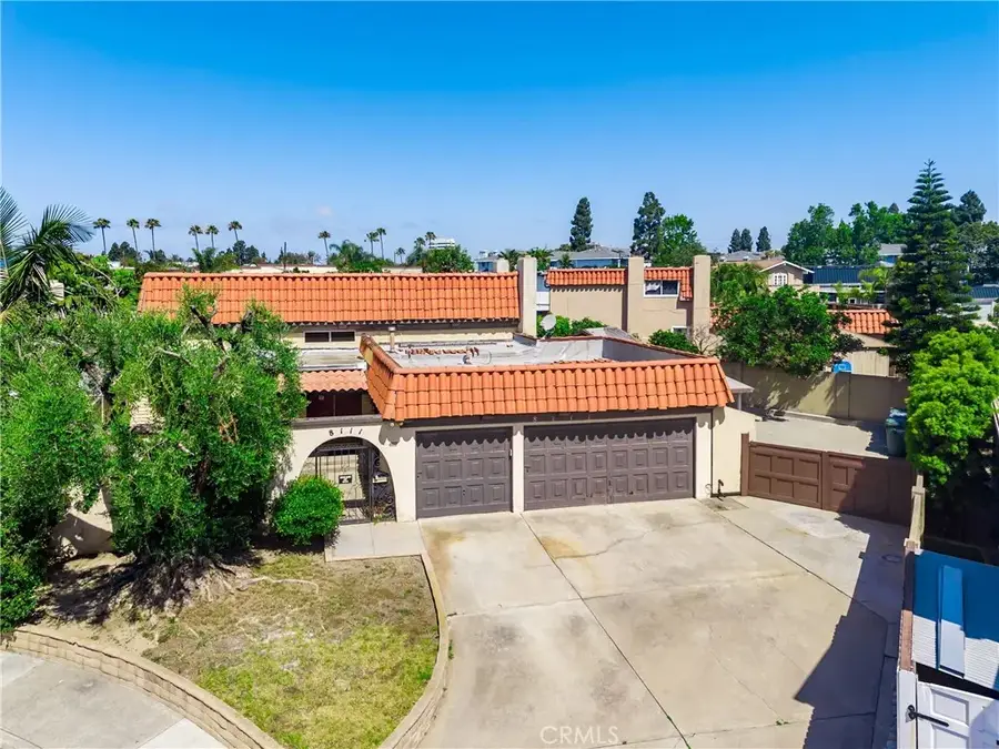 8111 Dartmoor Dr, Huntington Beach, CA 92646 - #2