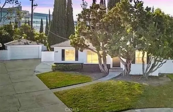 1052 W Palmyra, Orange, CA 92868
